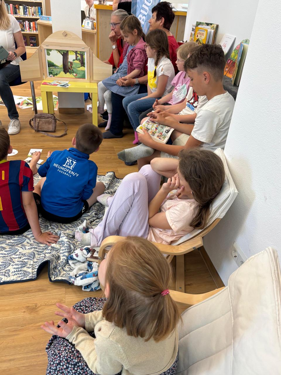 Kinder beim Vorlesezauber